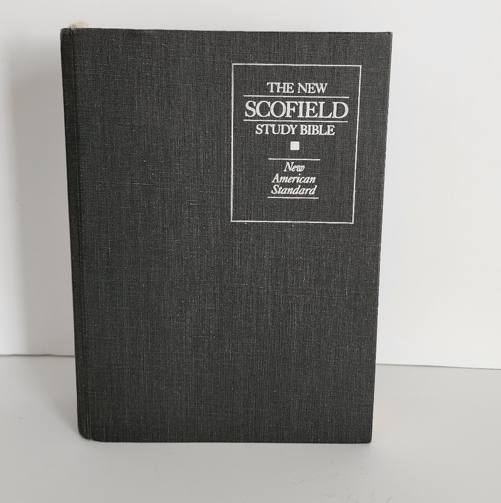 The New Scofield Gray Silver Study Hardcover Bible NAS